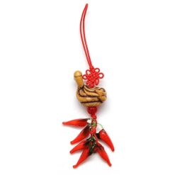 Amuleto con serpiente y pimientos rojos