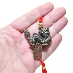 Amuleto con el Dragón y monedas chinas de la suerte