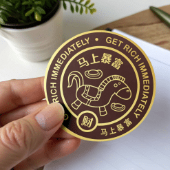 Sticker adhesivo pequeño “Enriquécete de inmediato” – Remedio para la riqueza repentina y oportunidades instantáneas